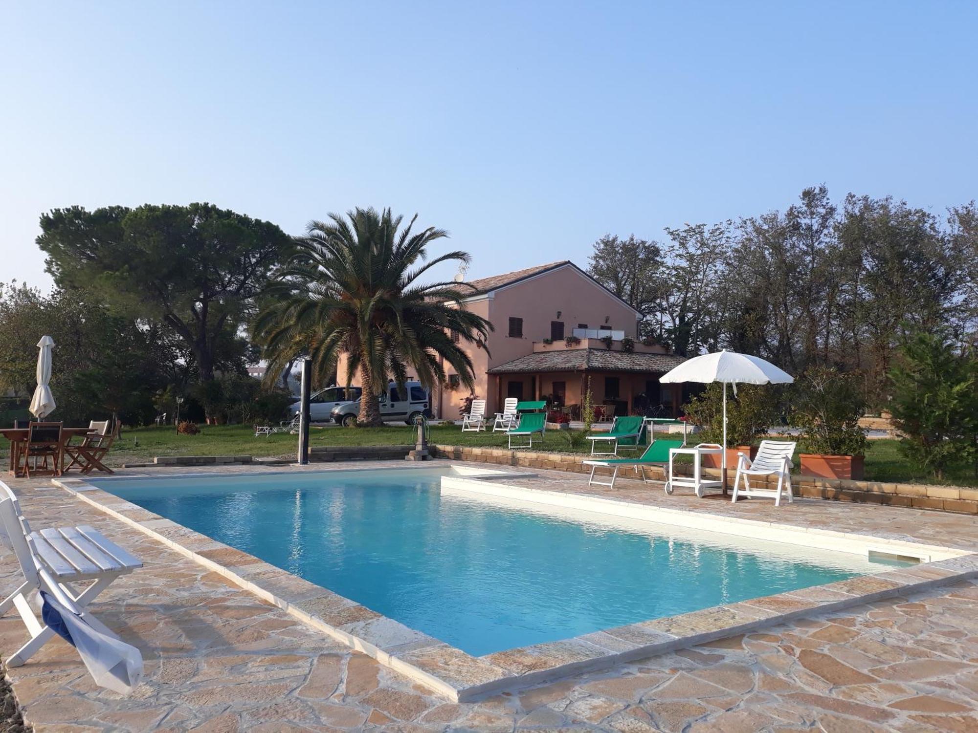 Appartamento Fronte Piscina Montemarciano Exteriér fotografie